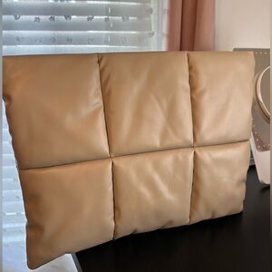 Puffy Laptop Sleeve beige with magnet closure 15 inch